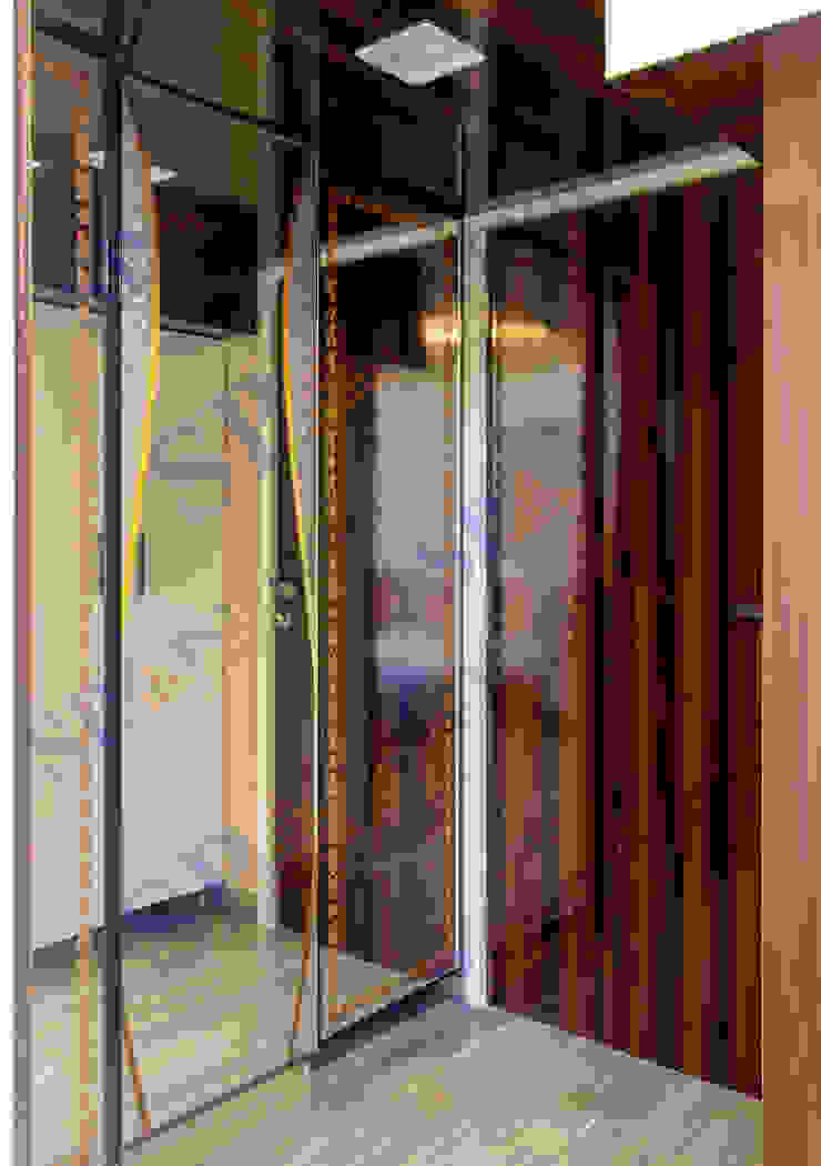 Mr.Chokshi SP INTERIORS Moderne Ankleidezimmer