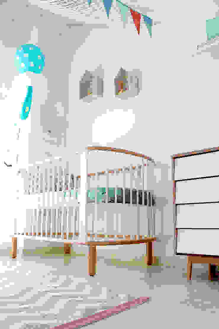 Casa Árbol, tiovivo creativo tiovivo creativo Habitaciones de bebé habitación bebé,cuna,cómoda,ático,nórdico.,escandinavo