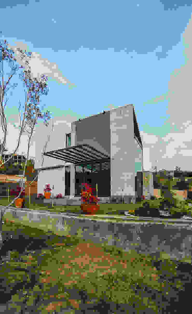 Zona Arquitectura Más Ingeniería Single family home Concrete Grey