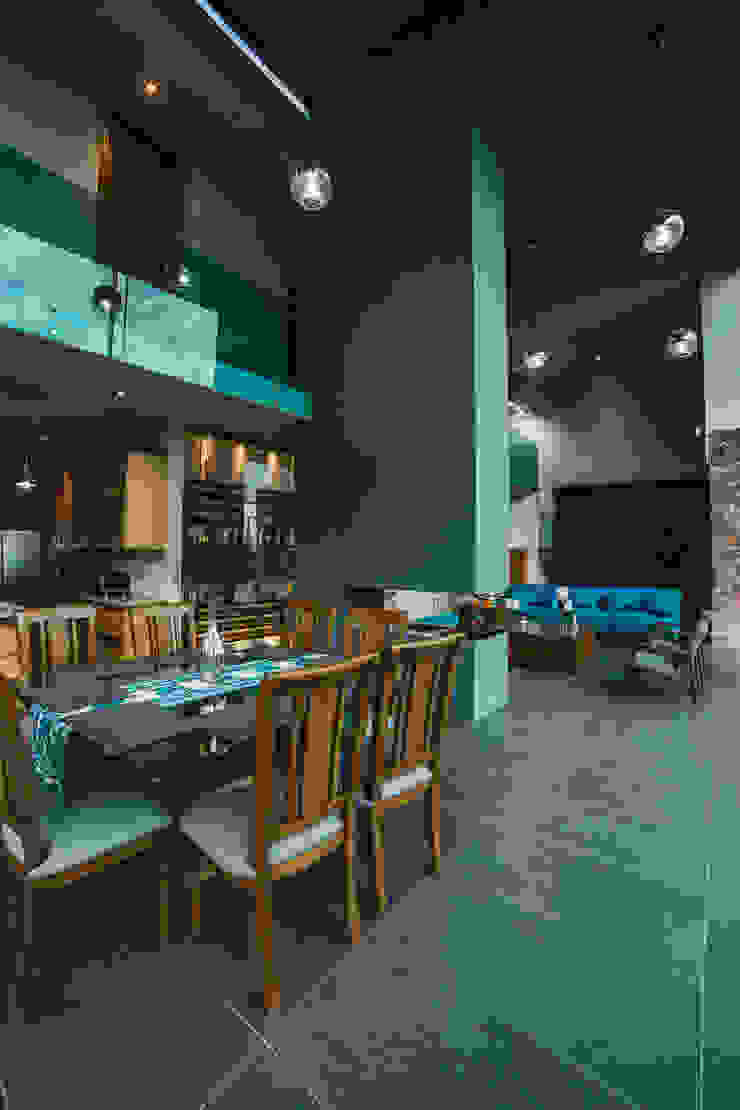 Zona Arquitectura Más Ingeniería Modern dining room Wood Blue