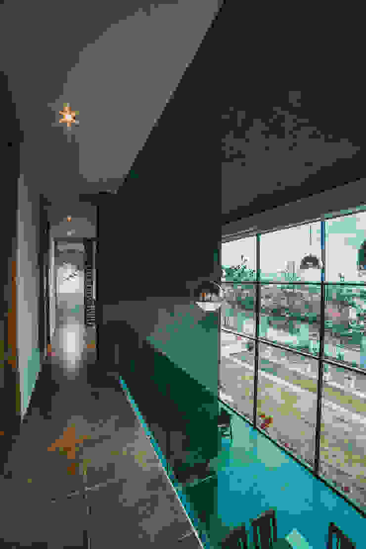 Zona Arquitectura Más Ingeniería Modern Corridor, Hallway and Staircase Glass Transparent