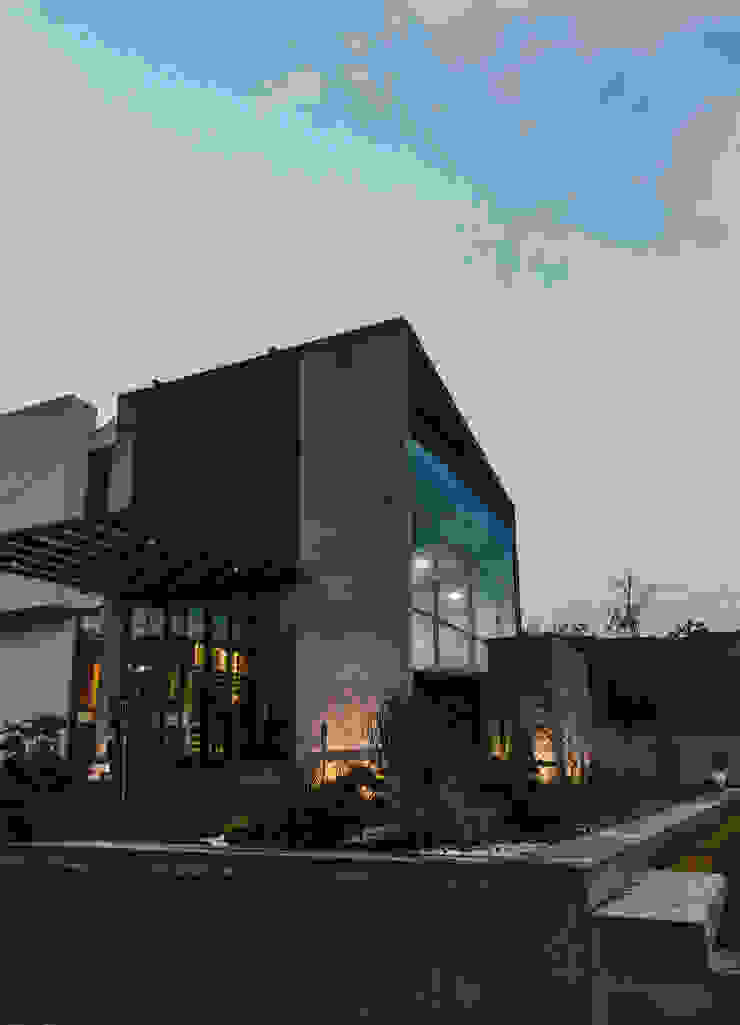 Zona Arquitectura Más Ingeniería Single family home Bricks Orange