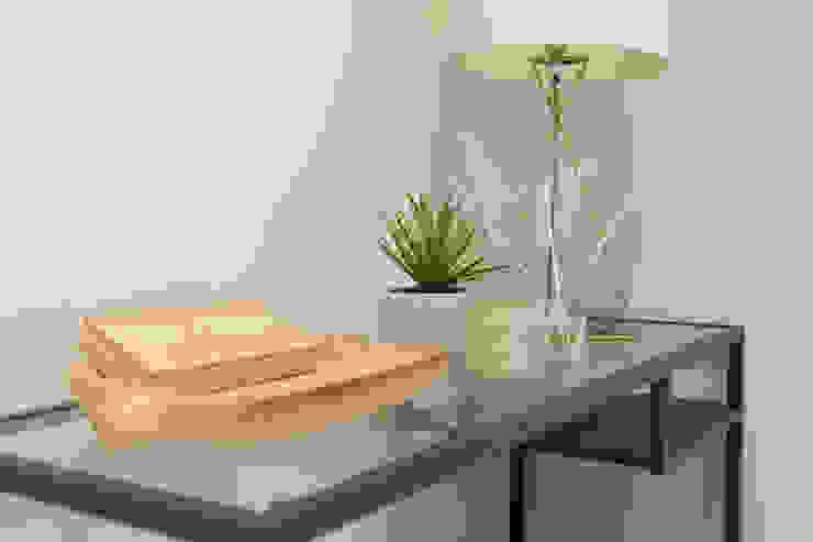 Entrada Become a Home Pasillos, vestíbulos y escaleras de estilo escandinavo