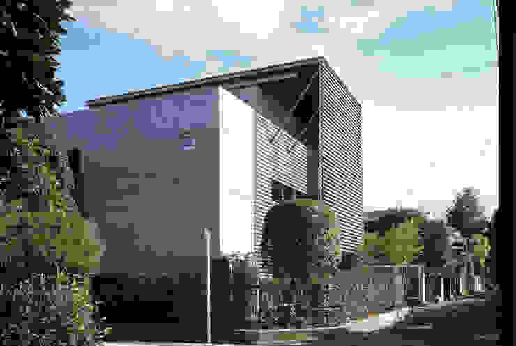 ひばりが丘、ギャラリーを意識した住まい、杉板化粧型枠コンクリート打ち放し外壁, JWA，Jun Watanabe & Associates JWA，Jun Watanabe & Associates Moderne Häuser
