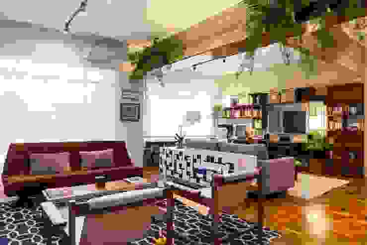 Apartamento Frei Caneca Marcella Loeb Salas de estar modernas Madeira