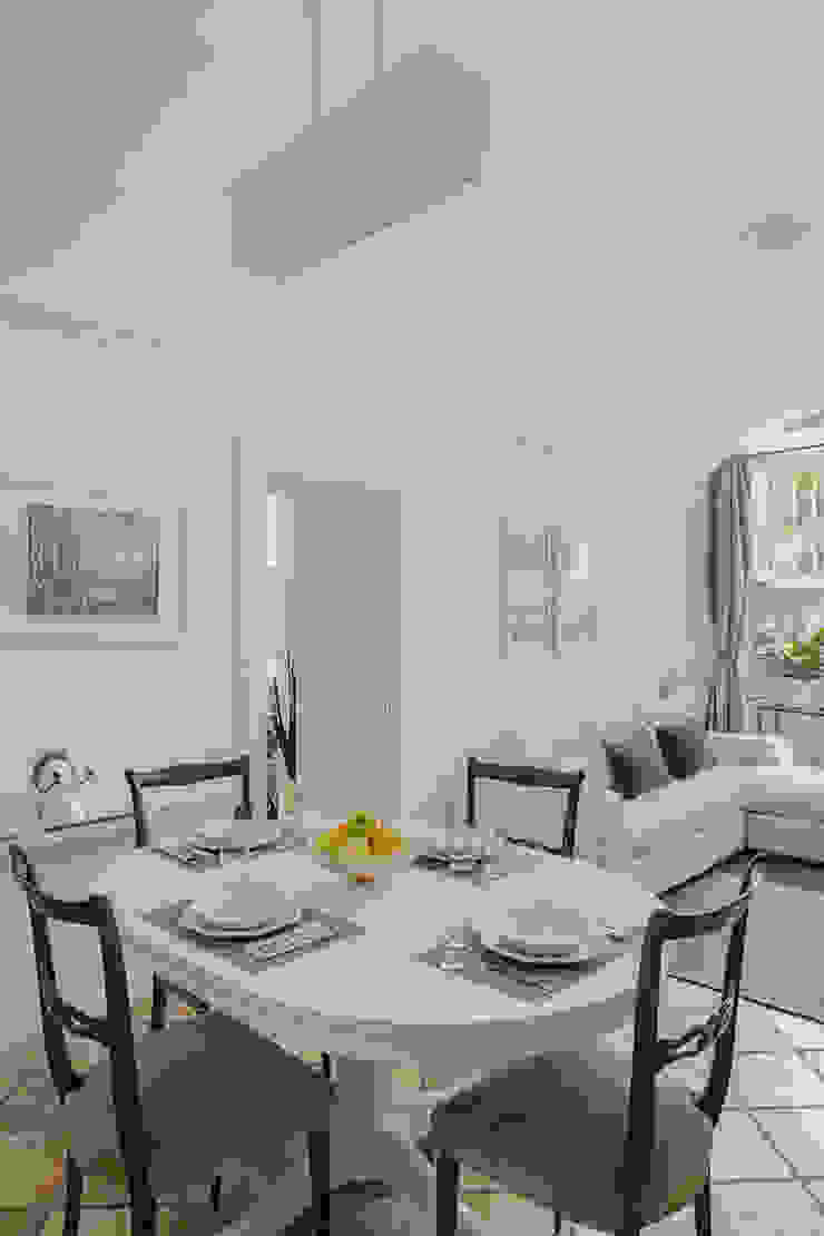 CASA VACANZA SAN GIOVANNI a2 Studio Borgia - Romagnolo architetti Sala da pranzo moderna