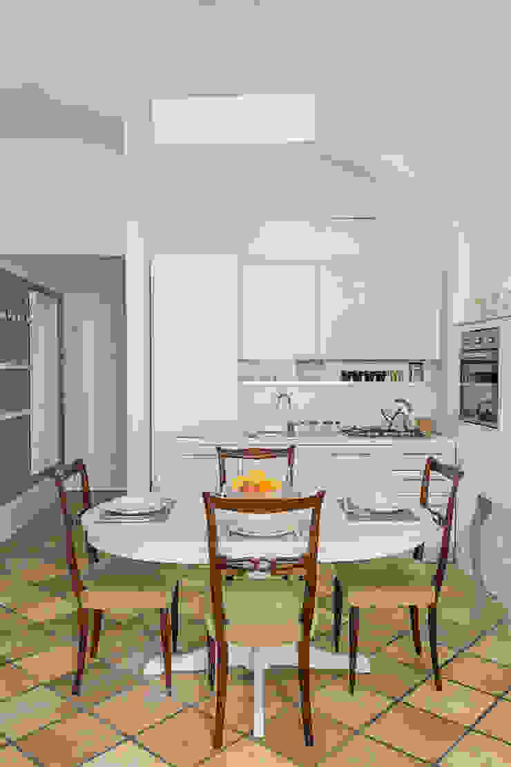 CASA VACANZA SAN GIOVANNI a2 Studio Borgia - Romagnolo architetti Cucina moderna