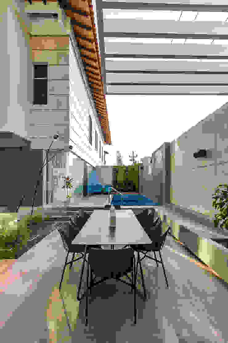 Terraza - Mobiliario Design Group Latinamerica Balcones y terrazas de estilo ecléctico Piedra Beige