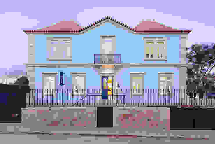 Hostel na Parede Casas ecléticas por AURORA ARQUITECTOS Eclético