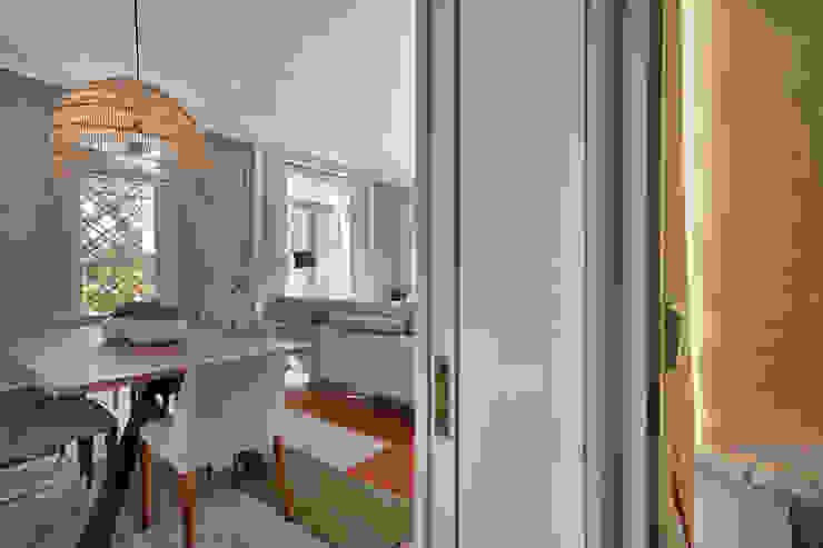 Sala de vivenda em S. Mamede - Projeto de interiores Shi Studio - Matosinhos, Porto por ShiStudio Interior Design Escandinavo