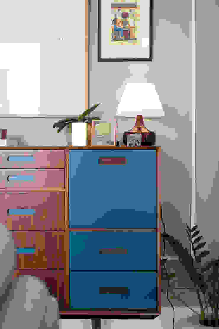 Aparador Teté, produto Loloca - Projeto de interiores Shi Studio - Matosinhos, Porto por ShiStudio Interior Design Escandinavo Madeira Acabamento em madeira