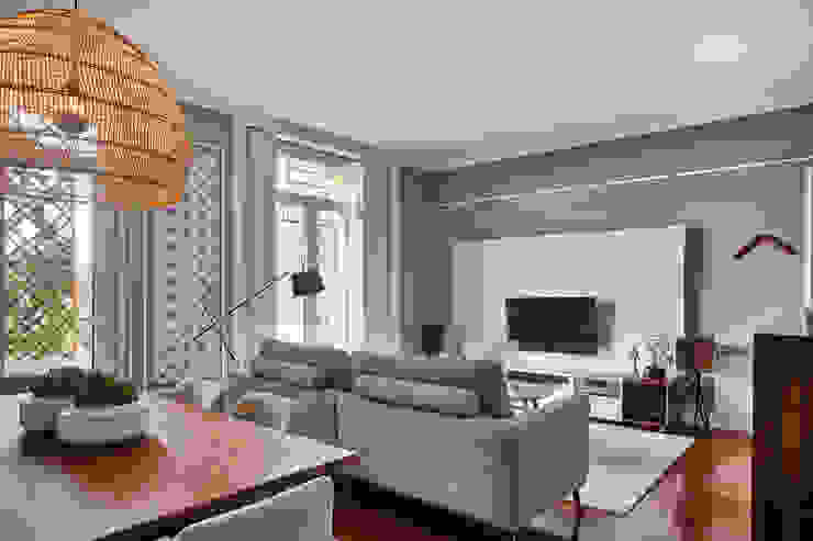 Sala de vivenda em S. Mamede - Projeto de interiores Shi Studio - Matosinhos, Porto Salas de estar escandinavas por ShiStudio Interior Design Escandinavo