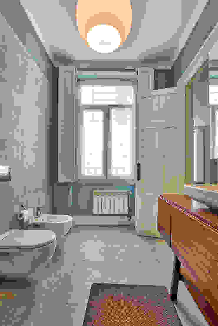 WC - vivenda em S. Mamede - Projeto de interiores Shi Studio - Matosinhos, Porto Casas de banho clássicas por ShiStudio Interior Design Clássico Mármore