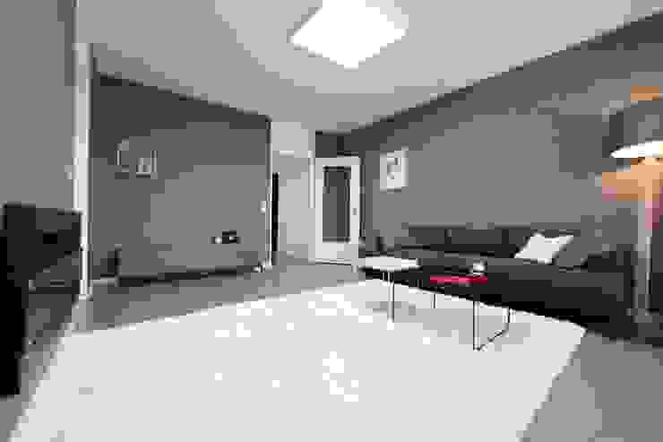 Wohnzimmer Mit Kamin Und Roten Akzenten Von Nadine Buslaeva Interior Design Homify