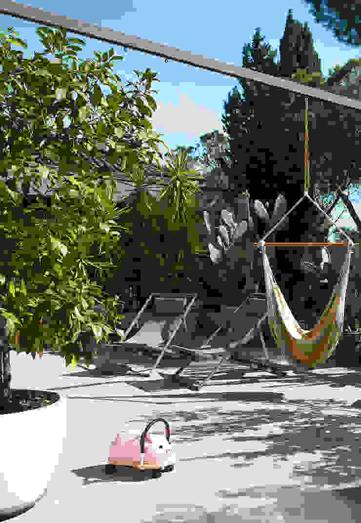 Mia House Arabella Rocca Architettura e Design Balcone, Veranda & Terrazza in stile moderno terrazza,esterni,amaca,giardino,gres,cemento,altalena,kidsarea