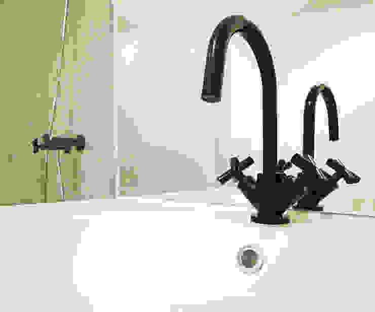 A Casa da Mariana Casas de banho escandinavas por Homestories Escandinavo