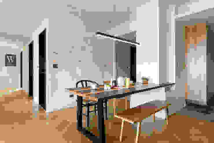 邑田空間設計 Sala da pranzo in stile scandinavo