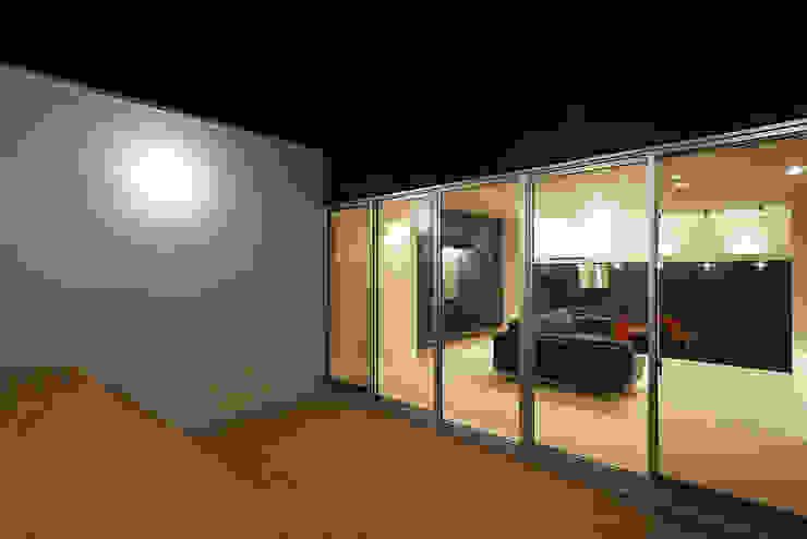 *studio LOOP 建築設計事務所 Moderner Balkon, Veranda & Terrasse