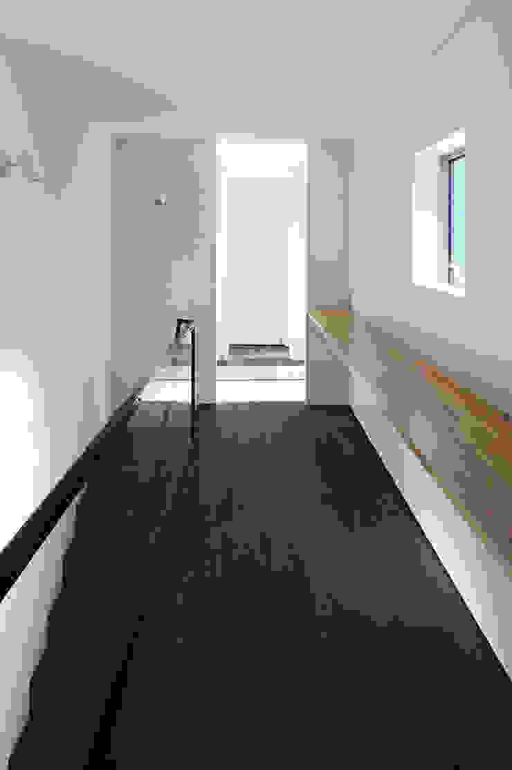*studio LOOP 建築設計事務所 Moderner Flur, Diele & Treppenhaus