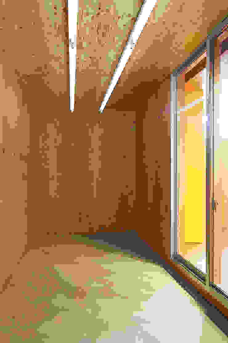 *studio LOOP 建築設計事務所 Moderne Garagen & Schuppen