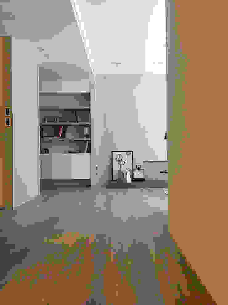 Fertility Design 豐聚空間設計 Modern Corridor, Hallway and Staircase
