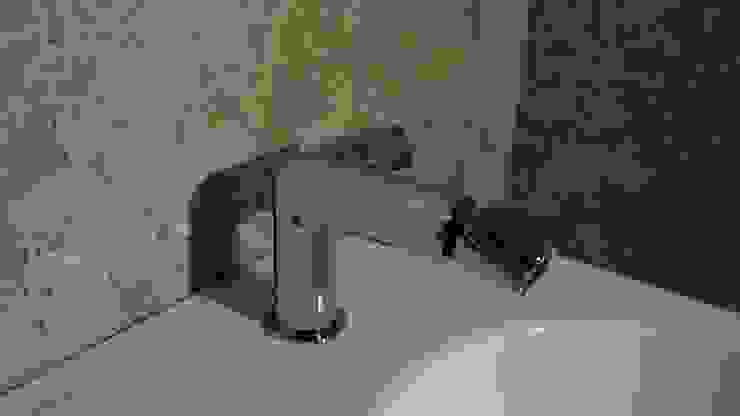 Bathrooms/ Dynamic444 od Dynamic444 Nowoczesny