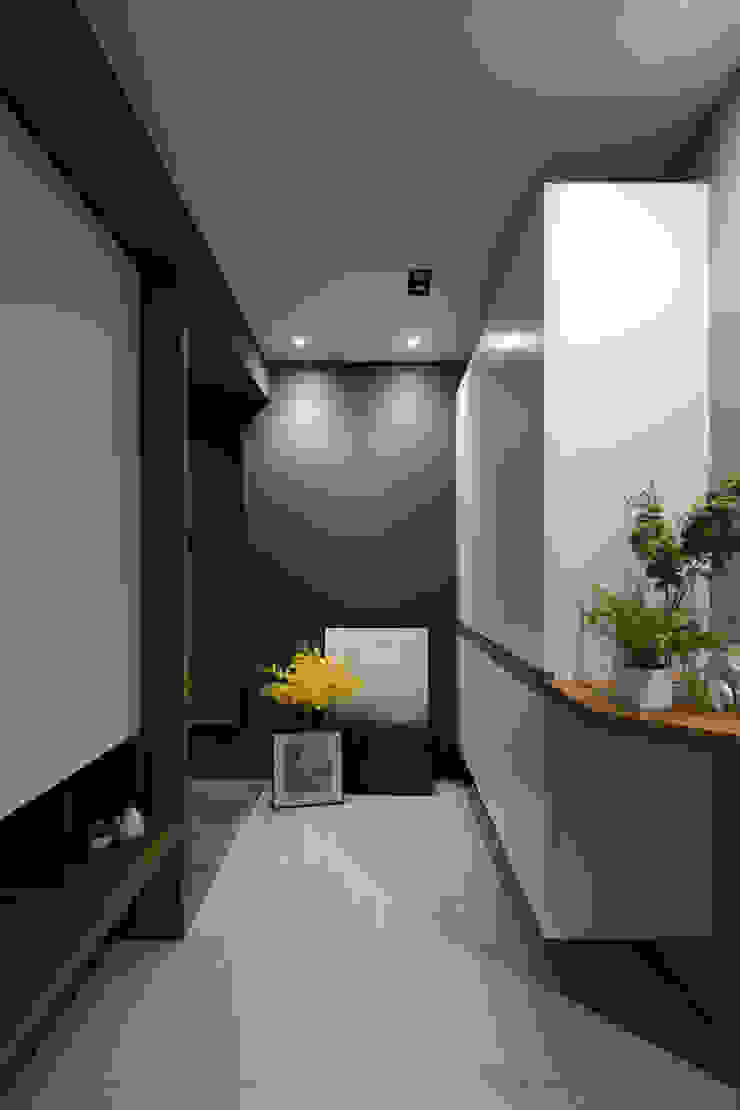 玄關 Scandinavian style corridor, hallway& stairs by Moooi Design 驀翊設計 Scandinavian