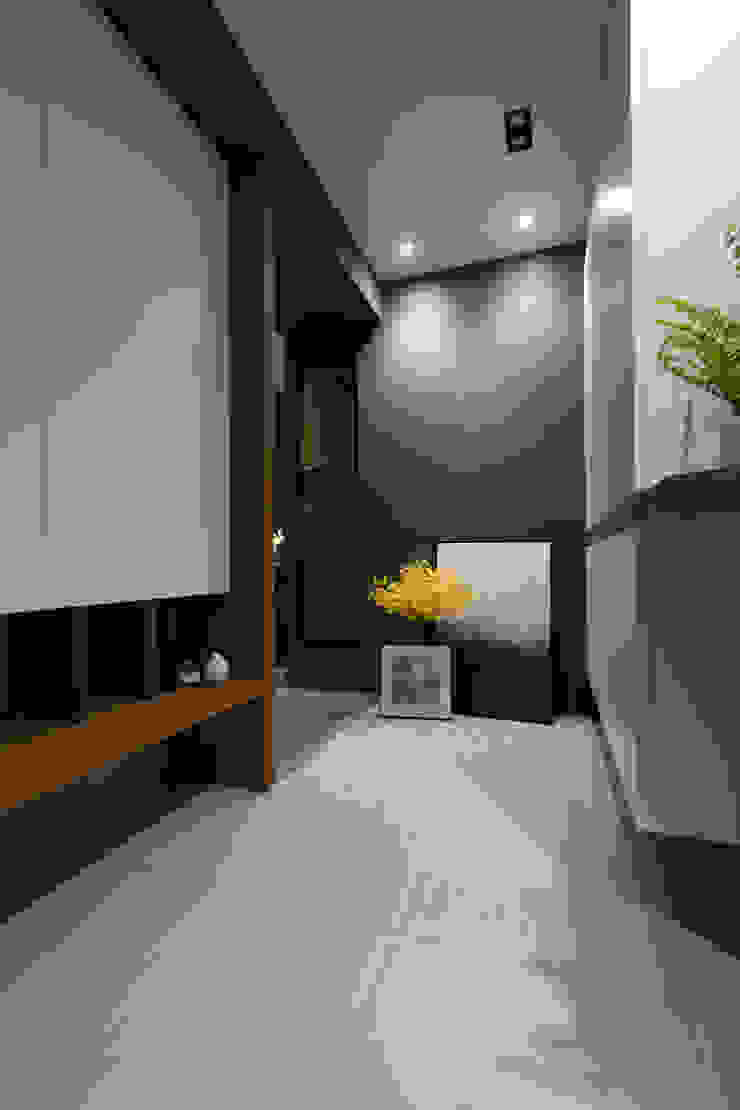 玄關 Scandinavian style corridor, hallway& stairs by Moooi Design 驀翊設計 Scandinavian