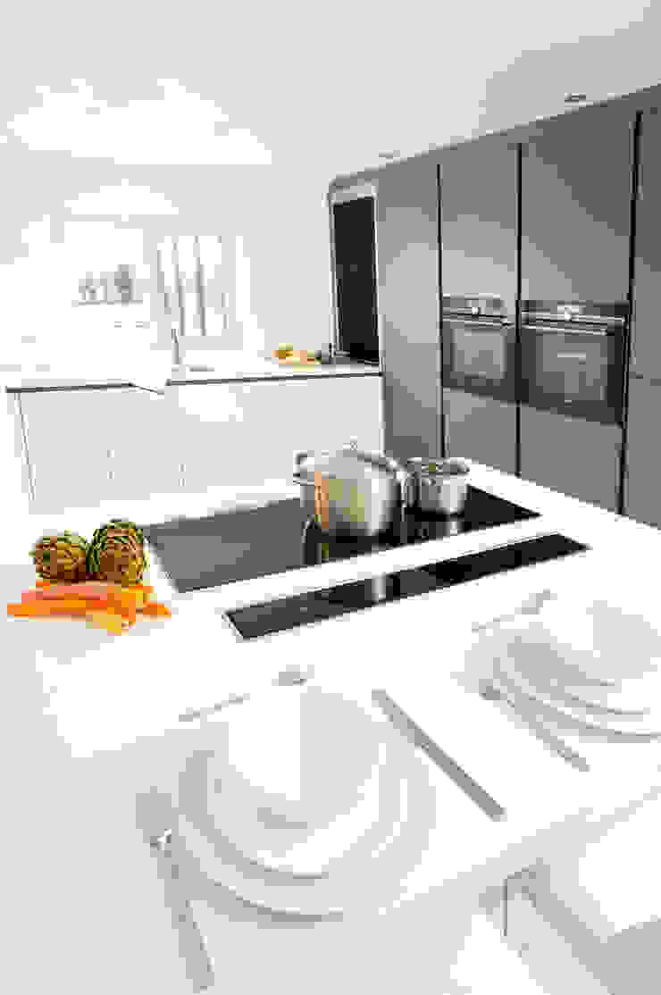 Urban Style Matt Lava Grey & White Gloss Urban Myth Built-in kitchens Grey