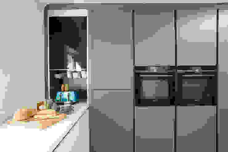 Urban Style Matt Lava Grey & White Gloss Urban Myth Modern style kitchen