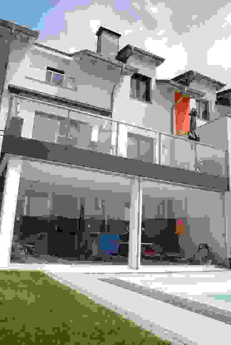 Terrassenverglasung Mit Glasschiebeturen Moderner Balkon Veranda Terrasse Von Schmidinger Wintergarten Fenster Verglasungen Modern Glas Homify