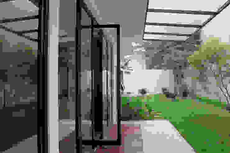 Desain Rumah Tropis Kontemporer Di Cikarang Homify Homify