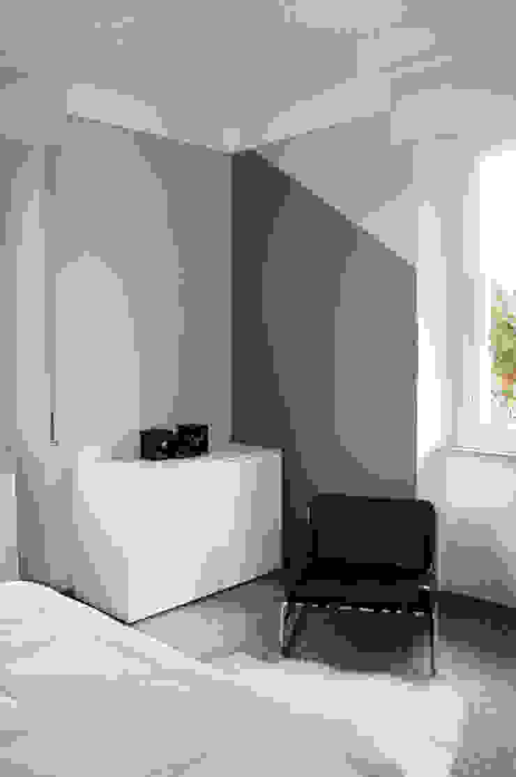 L'angolo opposto, più neutro Rifò Camera da letto moderna palette colore,imbiancatura,imbiancare,colore alle pareti,restyling,relooking,arredi e colore