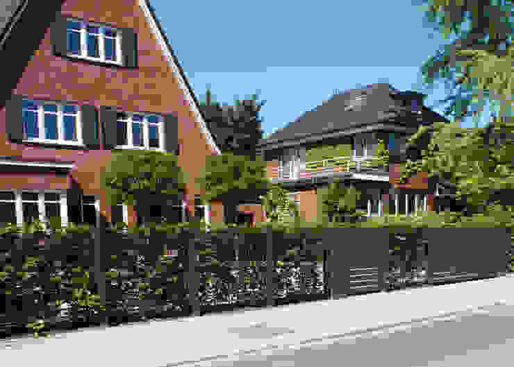 Modell Bergedorf - Zaunanlage aus Stahl in Kombination mit Modell Föhr Nordzaun Zäune - Tore - Sicherheit, Inh. Dipl. Ing (FH) Torben Suhr Vorgarten Eisen/Stahl Grau Tor,Toranlage,Schiebetor,Aluminium,Stahl,Metall,Hamburg,elektrisch,automatisch