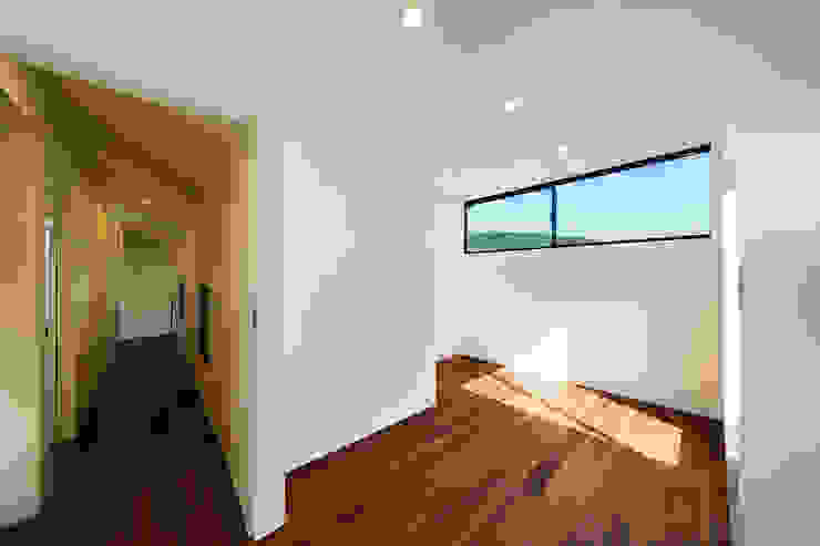 一級建築士事務所haus Nowoczesna sypialnia Drewno Biały