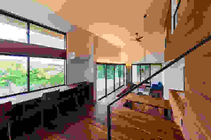一級建築士事務所haus Nowoczesny salon Drewno Biały