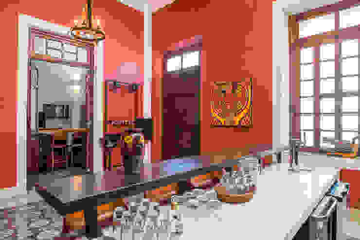 Taller Estilo Arquitectura Colonial style corridor, hallway& stairs