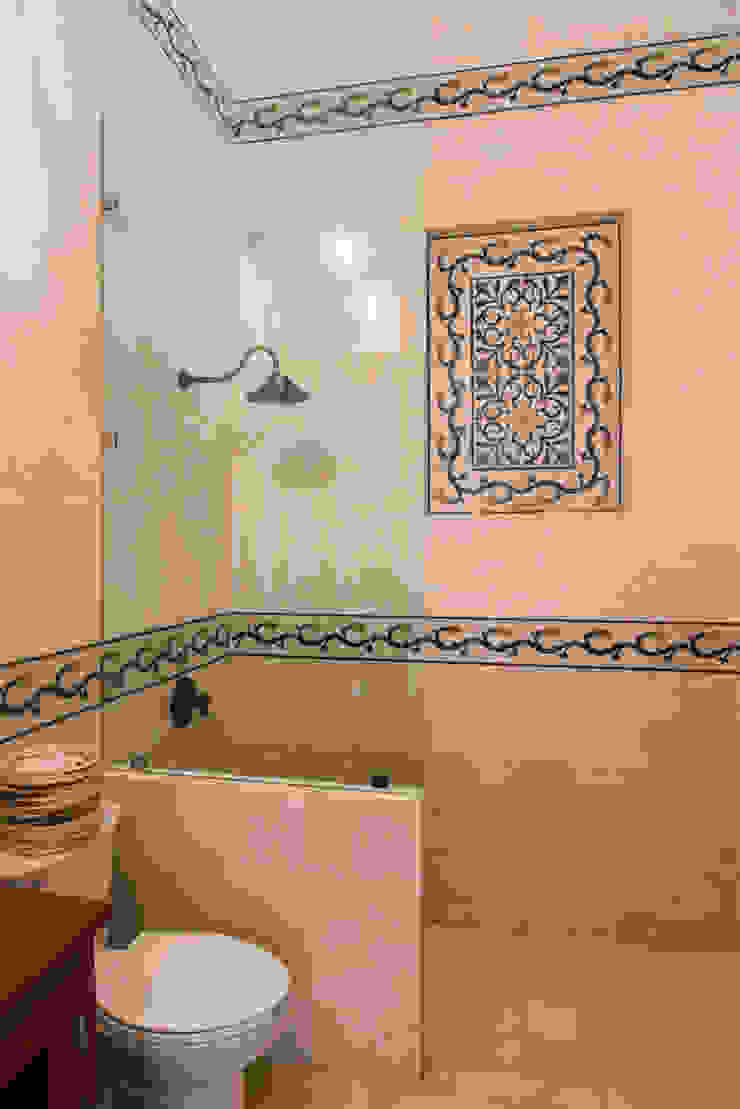 Taller Estilo Arquitectura Colonial style bathroom