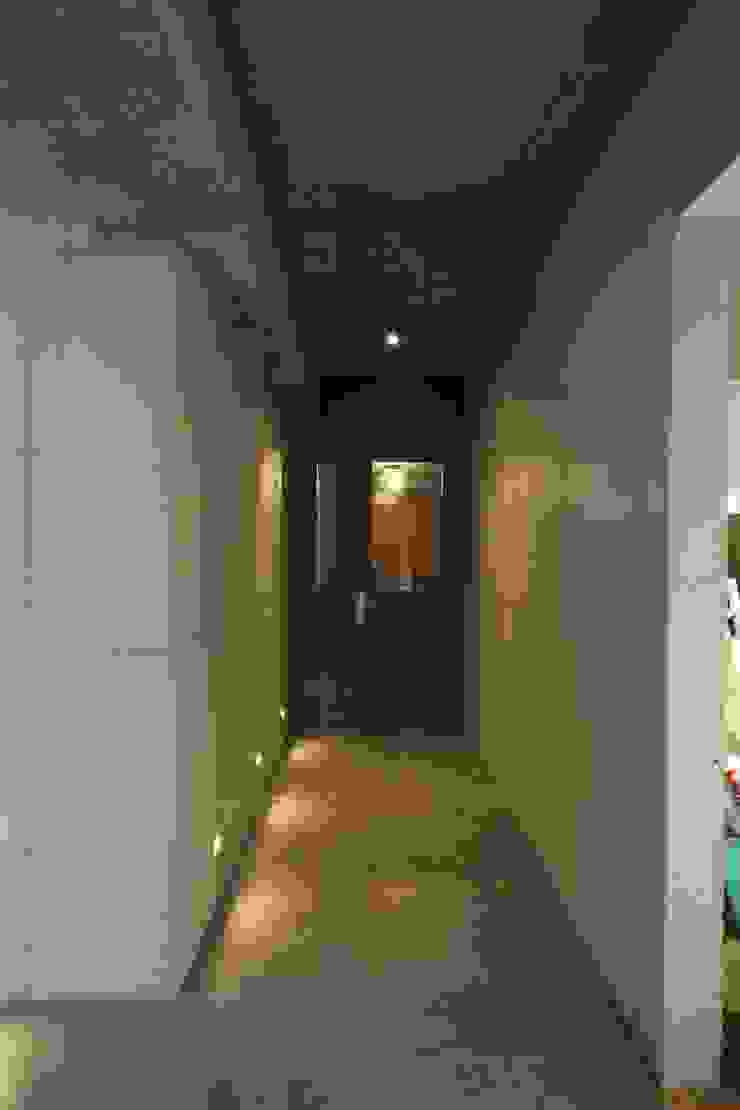 인문학적인집짓기 Corredores, halls e escadas modernos Concreto