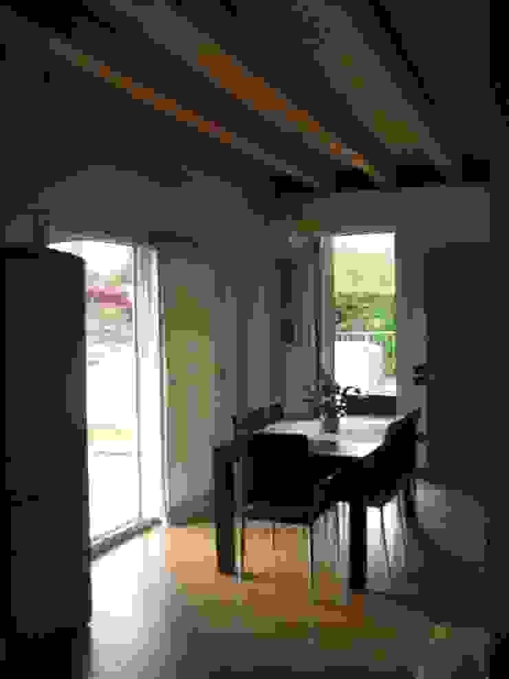 Casa Domino Sala da pranzo moderna di Architetti Baggio Moderno