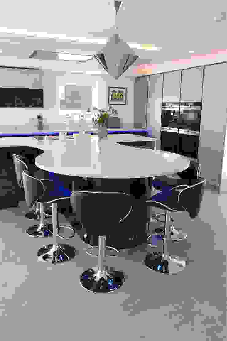 High Gloss Black And White Kitchen With Dramatic Lighting Homify