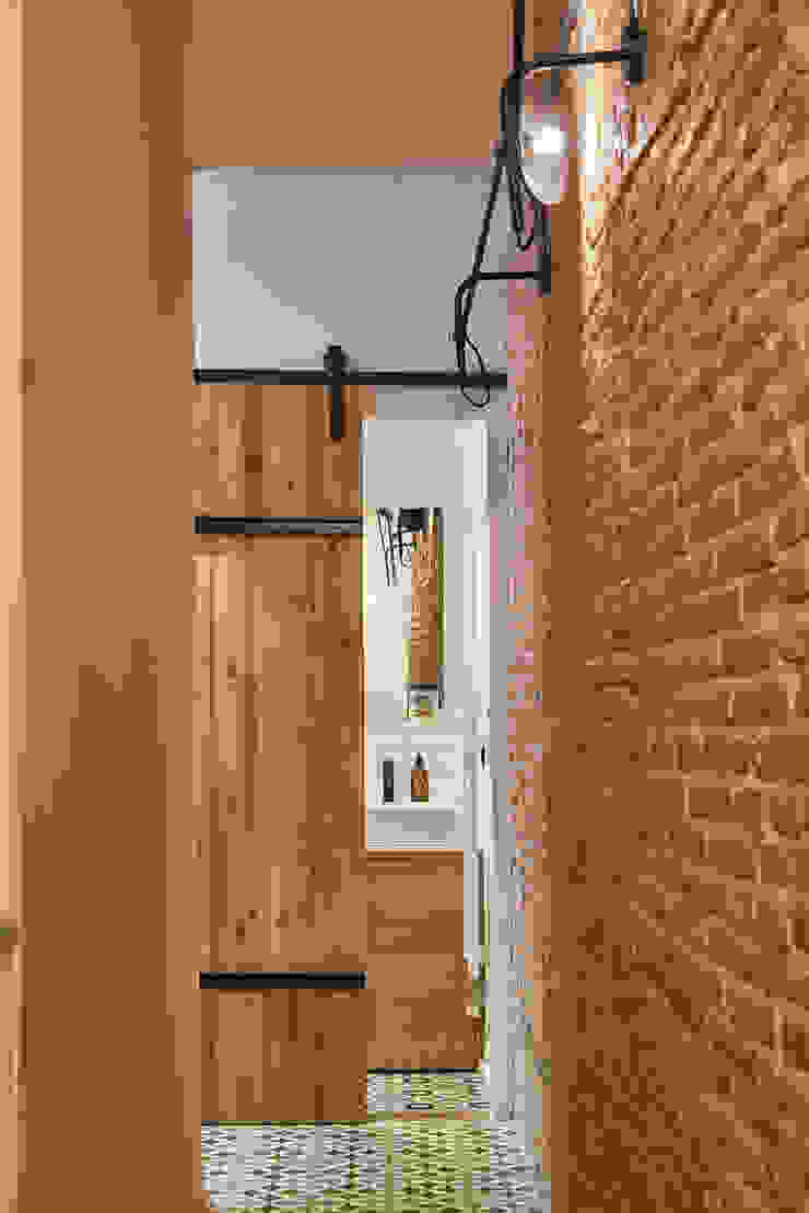 ROSIC APARTMENT Bloomint design Pintu