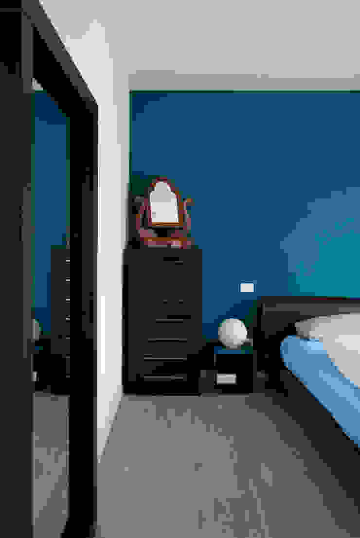 La camera Margherita Mattiussi architetto Camera da letto moderna Blu camera,colore,blu