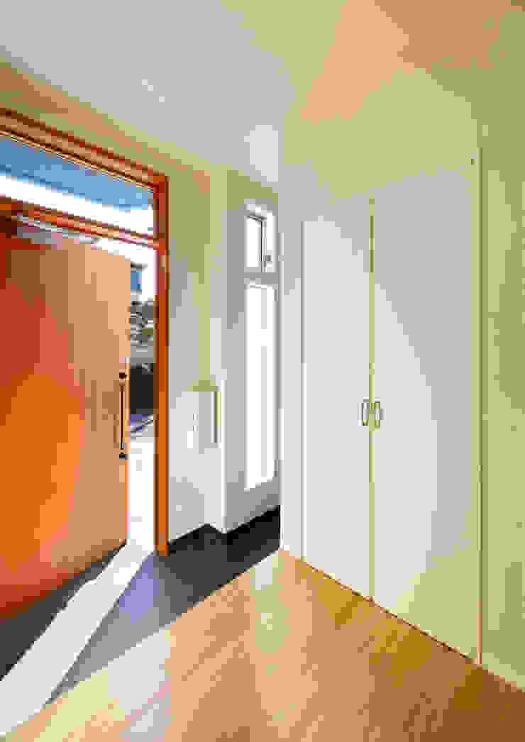 一級建築士事務所アトリエm Skandynawski korytarz, przedpokój i schody