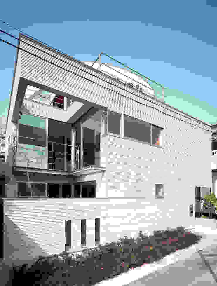 コーナーガーデンの家, 西島正樹／プライム一級建築士事務所 西島正樹／プライム一級建築士事務所 二世帯住宅 コンクリート 灰色