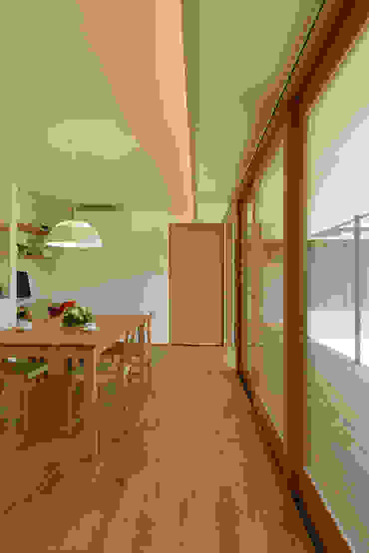 toki Architect design office Sala da pranzo moderna Legno Variopinto