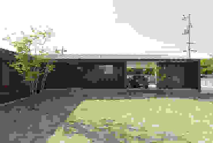 toki Architect design office Casa di legno Metallo Grigio