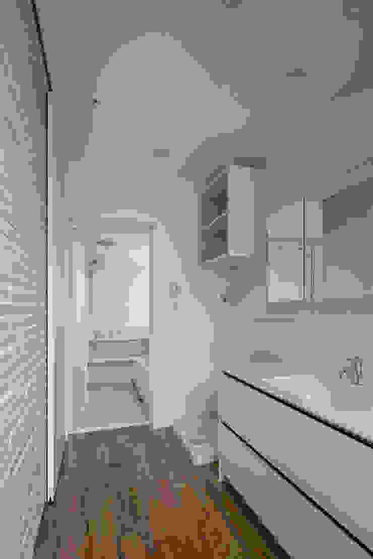 松岡淳建築設計事務所 Modern bathroom