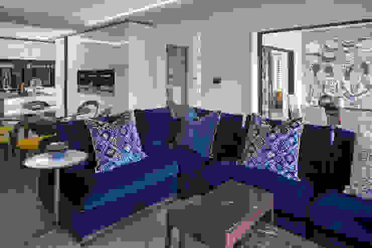 Traditional Lounge Deborah Garth Interior Design International (Pty)Ltd traditional,lounge,sitting room,family room,blue velvet,soft furnishing,bright light,lighting