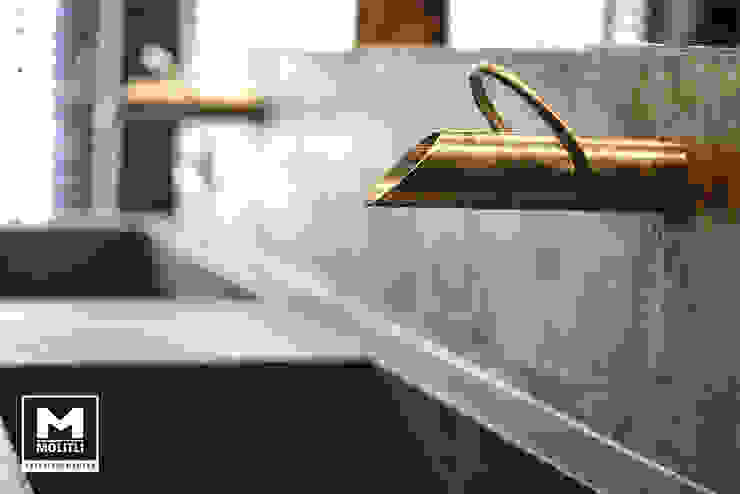 Woonhuis in Hengelo, Molitli Interieurmakers Molitli Interieurmakers Industriële badkamers Beton Amber / Goud Rechthoek,Hout,Lettertype,Tik,Armatuur,Gas,Tinten en tinten,Lamp,Glas,Vloeren